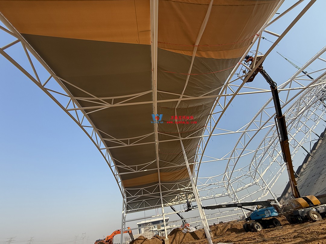备受青睐的钢膜结构建筑景观
