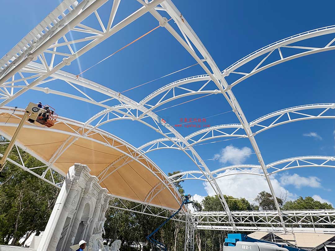 跨越山海的建筑新章!澳大利亚喷泉广场天幕张拉正酣,双膜科技赋能庄园建筑 跨越山海的建筑新章!澳大利亚喷泉广场天幕张拉正酣,双膜科技赋能庄园建筑