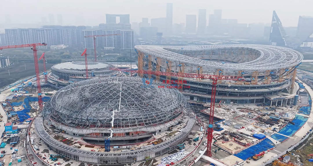 重大节点！余杭国际体育中心（专业足球场）膜结构天沟首吊圆满成功
