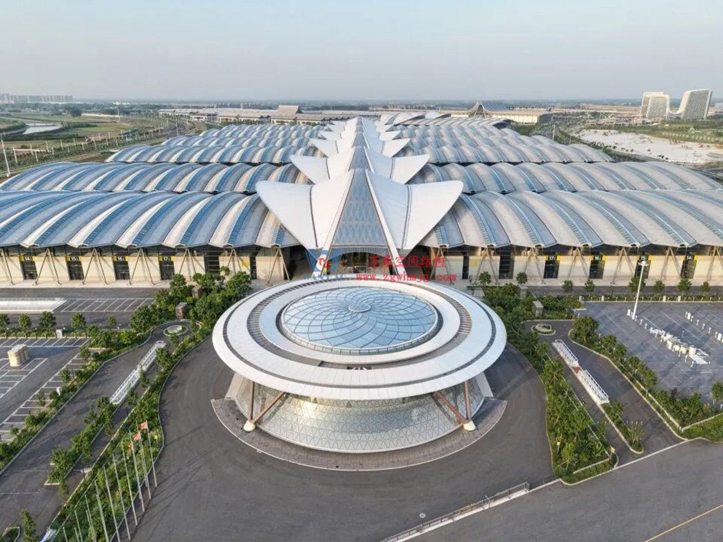 中原会展二期竣工！浙江萬豪集团助力打造城市巨型天幕