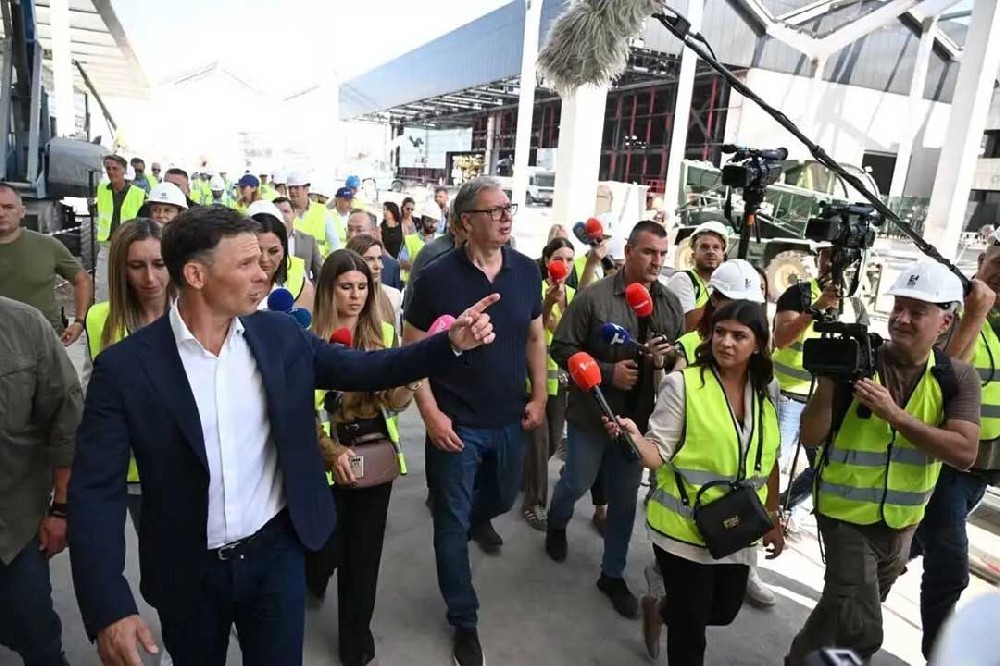 武契奇走进塞尔维亚会展中心工地，膜结构冲刺，中塞建设者共赴世博之约